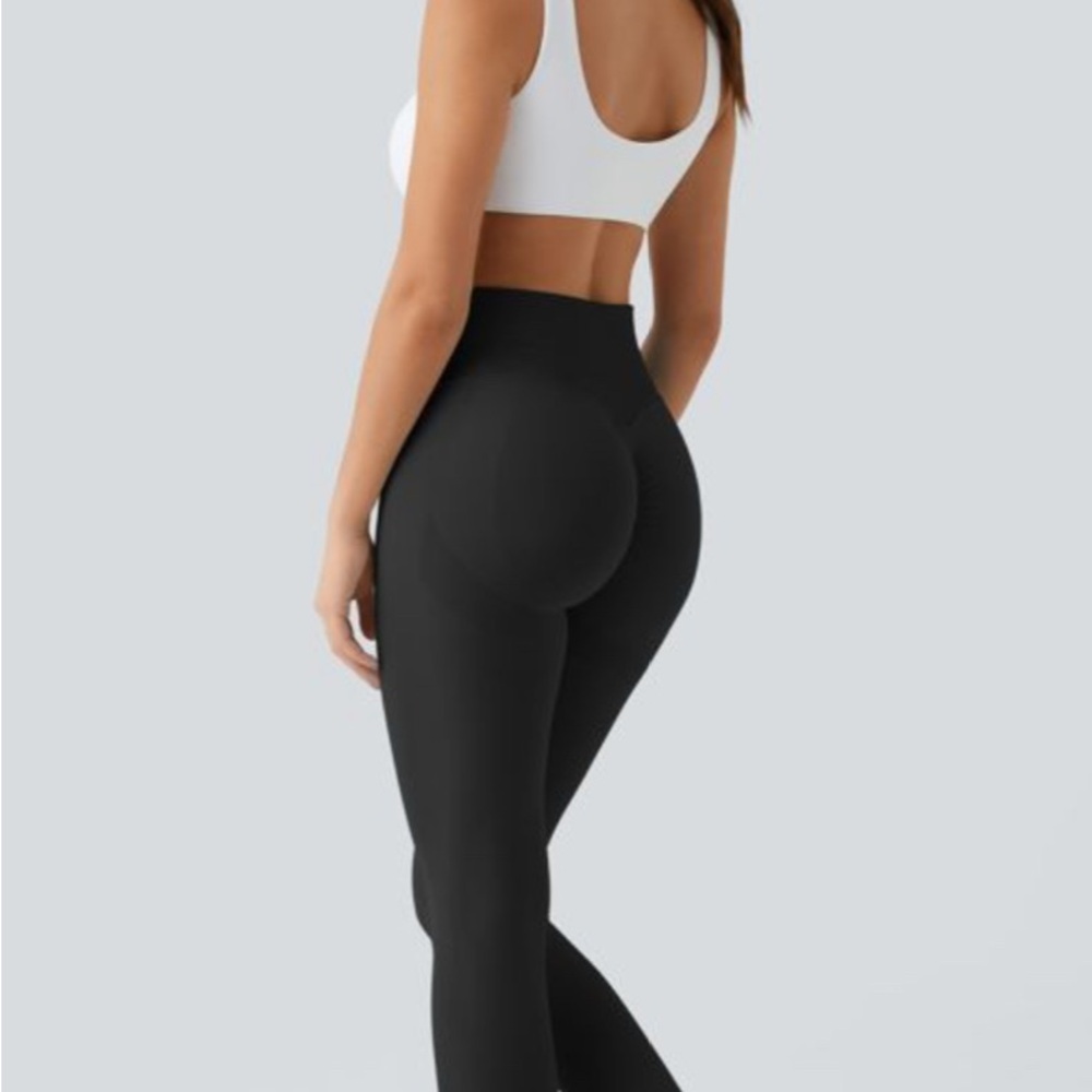 HALARA Sleek Black Leggings
